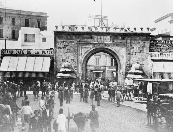 Street scene near the French gate at Tunis Tunisia ca. between 1909 and 1919