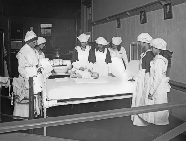 Red Cross education, nurses and students during a home hygiene class, C.H.S. ca. between 1909 and 1940