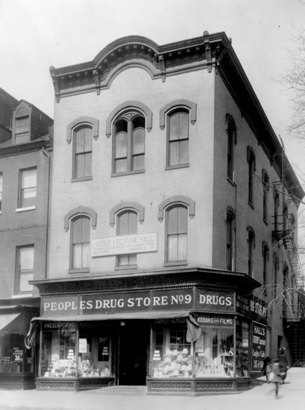 Exterior of People's Drug Store, No. 9, 31st and M Streets, Washington, D.C. ca. between 1909 and 1932