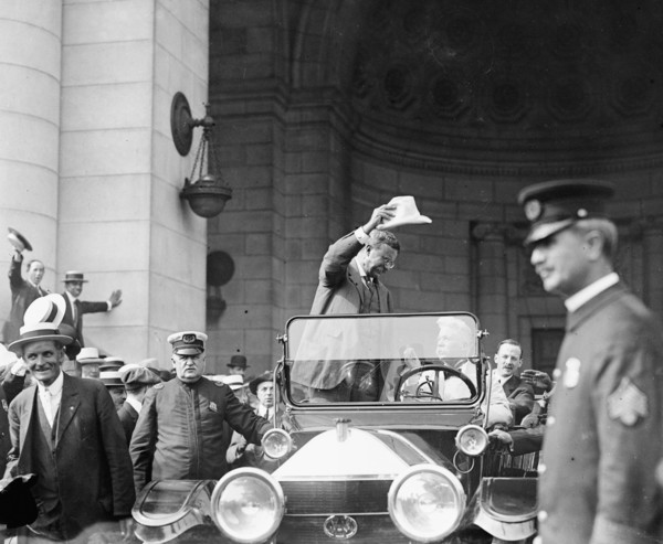 Roosevelt at Union Station ca.  between 1918 and 1919