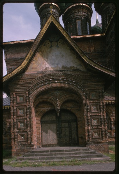 Church of John the Baptist at Tolchkovo (1671-87), south entrance porch, Yaroslavl, Russia; 1995