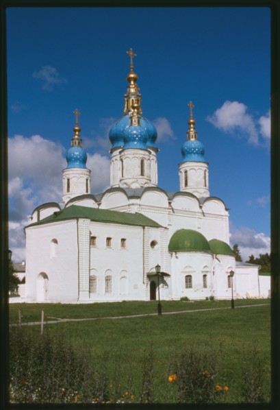 Cathedral of St. Sophia and Dormition (1681-86), with sacristy (mid-18th century), southeast view, Tobol'sk, Russia 1999.