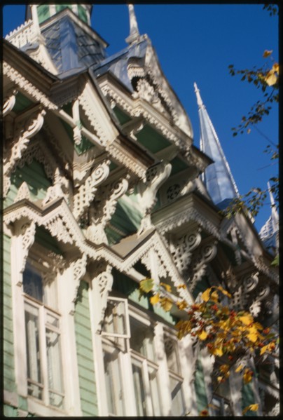 Wooden house, Belinskii Street #19 (1917), facade detail, Tomsk, Russia; 1999
