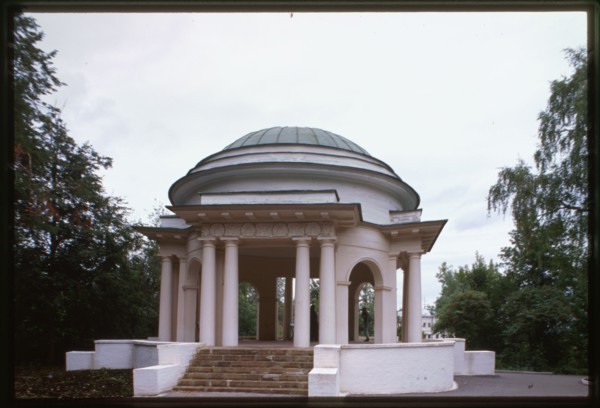 City Park, Central Rotunda (1836), Viatka, Russia 1999.