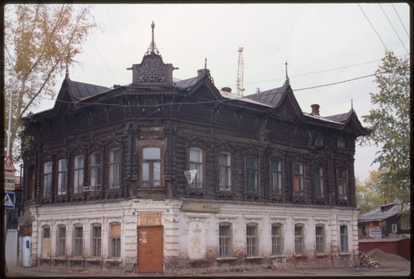 Brick and log house, Voikova Street #21 (late 19th century), Tomsk, Russia; 1999
