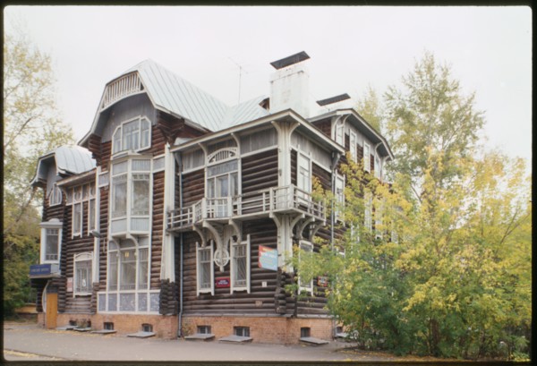 Andrei D. Kriachkov house (around 1910), main facade, Tomsk, Russia; 1999