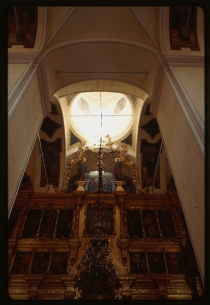 Archangel Michael Monastery, Archangel Cathedral (1653-56), interior, east view, with main dome and upper tier of icon screen, (late 18th century), Velikii Ustiug, Russia 1996.