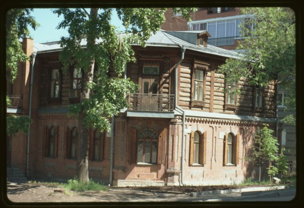 Dauksh house (Kim-Yu-Chen Street 37), (around 1913), Khabarovsk, Russia; 2002