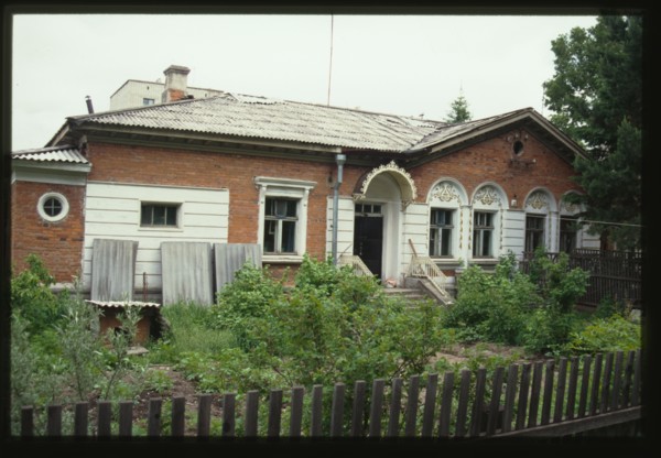 House (Paris Commune Street 33), (1947), Komsomol'sk-na-Amure, Russia; 2002