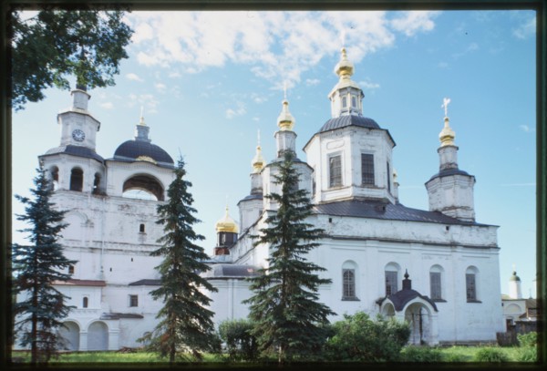 Dormition Cathedral (1652-63, 1728-32), north view, Velikii Ustiug, Russia 1998.
