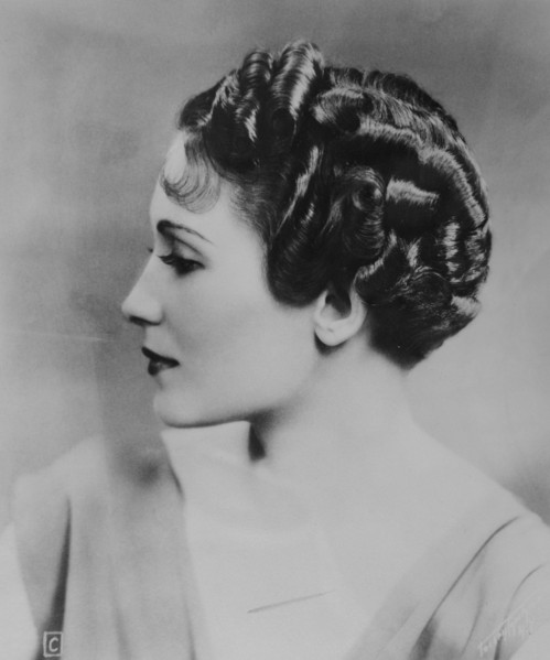 Women's marcelled hairstyle from 1934