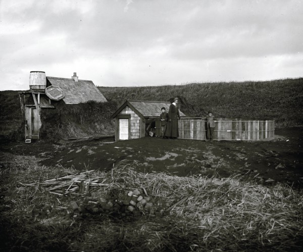 People at Well And Pumping house