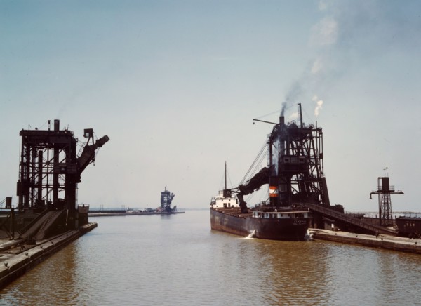 Loading a freighter with coal