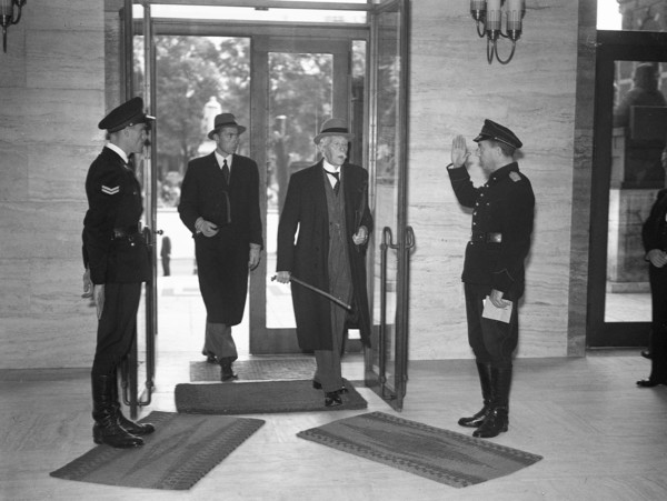 Dutch politician and former Dutch Prime Minsiter Jonkheer De Geer ca. 1947