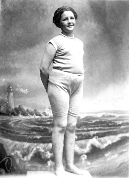 Helen Saunders ca. 1910-1915