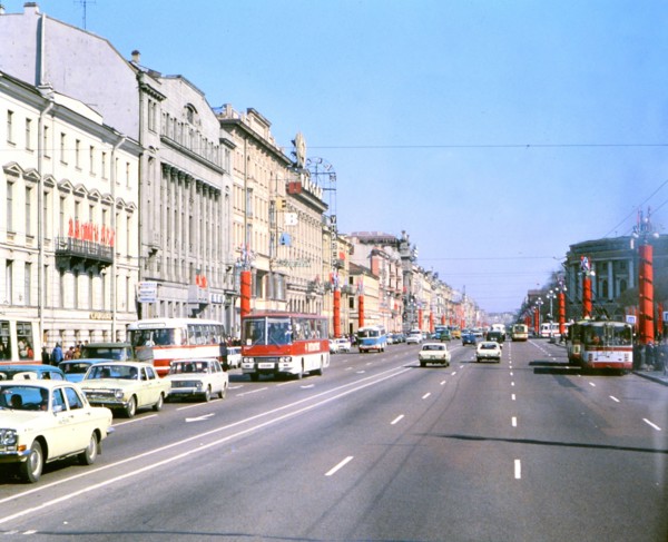 Traffic on a main road in a large city in Russia in the late 1970s - city traffic in the Soviet Union 1978