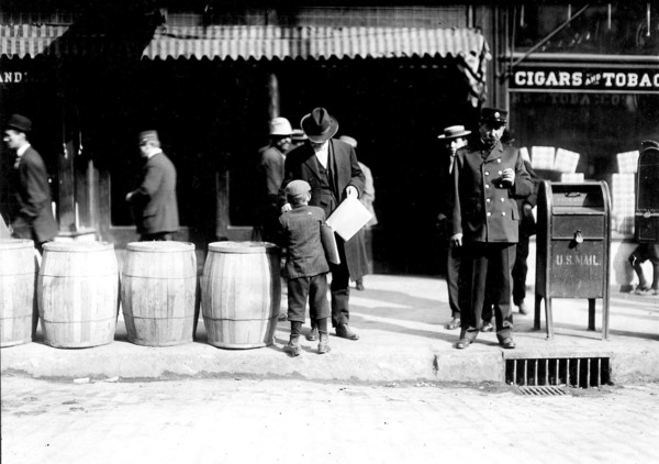 A young truant newsie, during school hours. Nashville, Tenn, November 1910