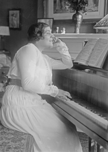 Bohemian soprano opera singer Erma Zarska whose voice suffered because of a cold during her American debut, Nov. 26, 1915