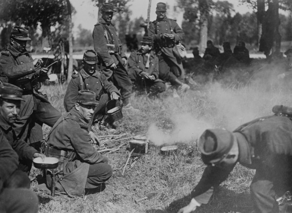 French soldiers eating in the field during World War I ca. 1914-1915
