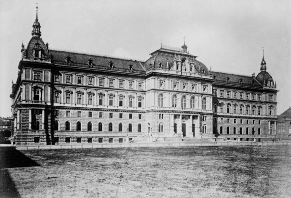 Palace of Justice (Justizpalast) located in the Schmerlingplatz, Vienna, Austria ca. 1910-1915