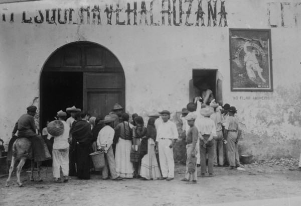 Mexicans in bread line during the U.S. occupation of Veracruz, Mexico which took place during the Mexican Revolution ca. 1914