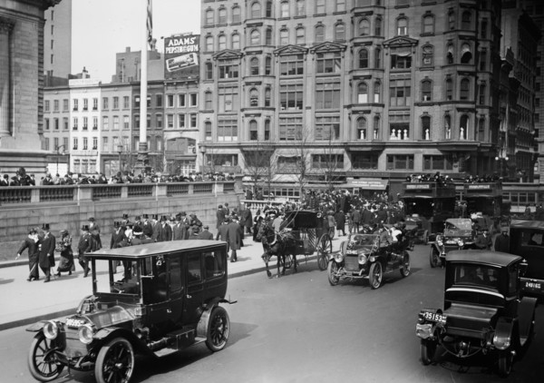 Cars driving down Fifth Avenue in New York City on Easter Sunday 1913
