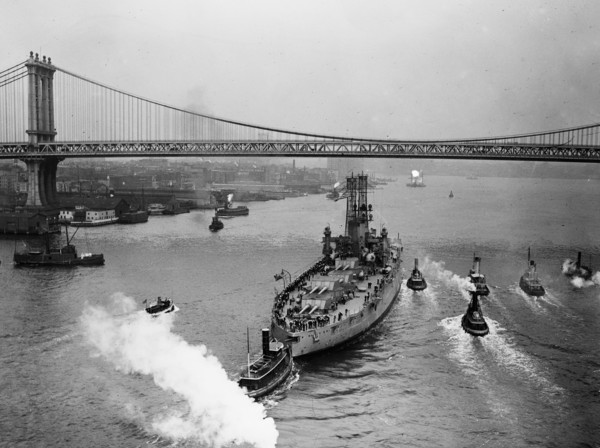 USS Wyoming (BB-32) Battleship, the Manhattan Bridge seen in the background ca. 1910-1915