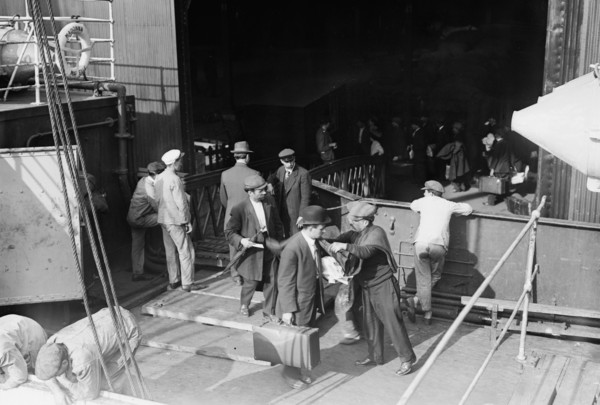 Greek immigrants left New York City on the ship Madonna to return to their country and fight in the first Balkan War, which began in October 1912