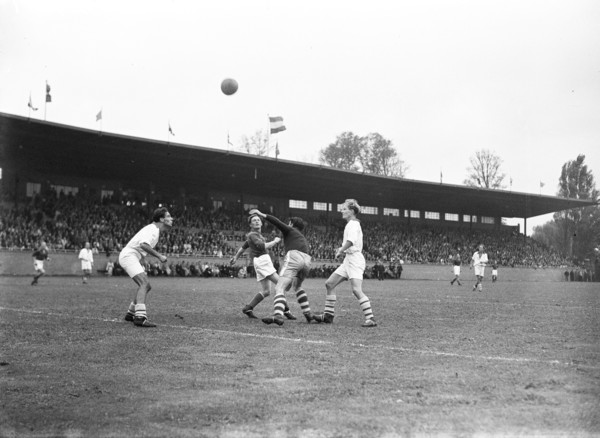 September 27, 1947 - 1940s Soccer Match - Zeeburgia against VSV / Wustenhoff saves by far late