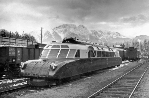 The Fablok Luxtorpeda train (115 km/h) at Zakopane station in Poland ca. 1936-1938