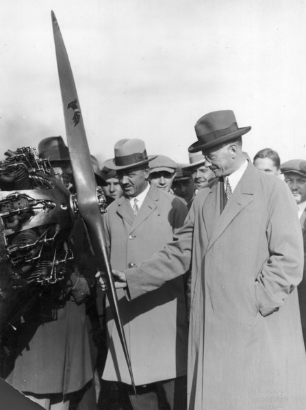 Minister of Communications Alfons Kühn (2nd on the right) and Mayor of Warsaw Zygmunt Slominski (1st on the right) at the plane during the 3rd National Avionette Competition in Warsaw ca. 1930