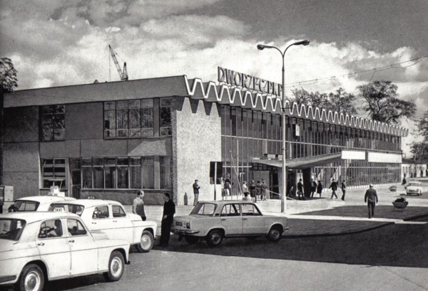 The train station in Zielona Góra at the turn of the 1960s and 1970s.