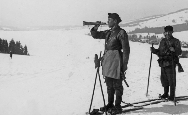 Alpine school at the 21st Mountain Infantry Division in Zakopane. Giving the trumpet an end signal ca. 1928