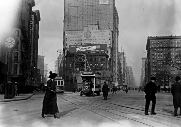 Date: 1910-1915 - 5th Ave. and Broadway