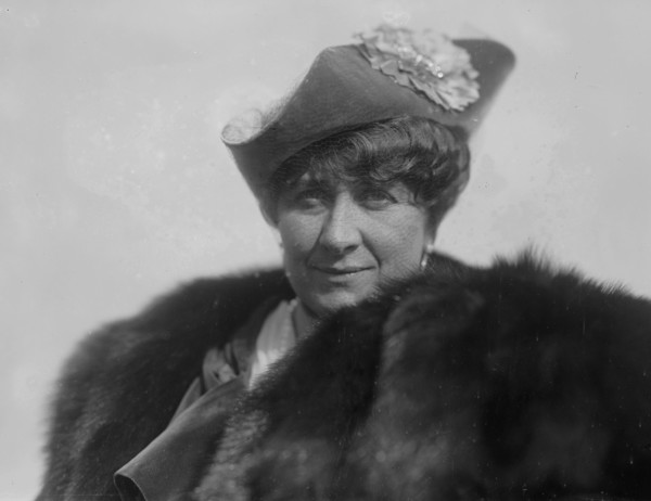 Date: 1910-1915 - Mary Garden