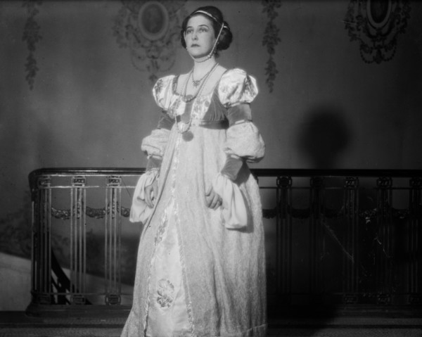 Date: February 1914 - Mrs. Robert Warwick