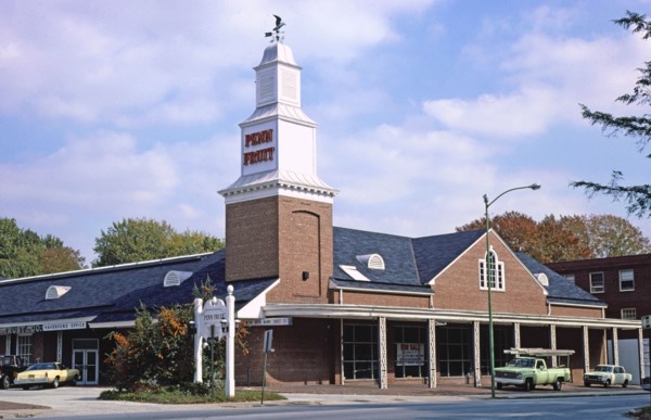 1970s America -  Penn Fruit Super Market, Haverford, Pennsylvania 1977