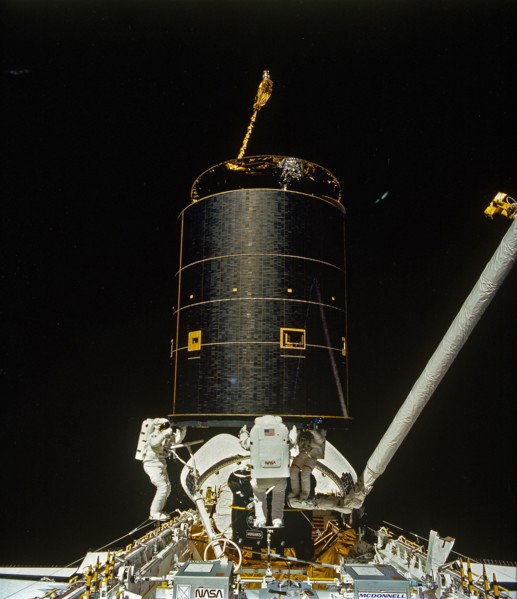 1992 - The 4.5 ton INTELSAT VI was successfully snared by three astronauts on a third EVA. The three hand-grabbed the errant satellite, pulled it into the cargo bay, and attached a boost-given perigee...