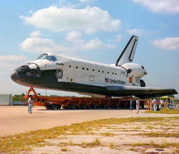 STS-44 Atlantis, Orbiter Vehicle (OV) 104, is moved from KSC's OPF