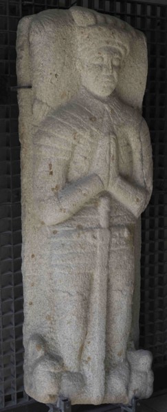 Sarcophagus lid with recumbent sculpture of a knight in prayer attitude