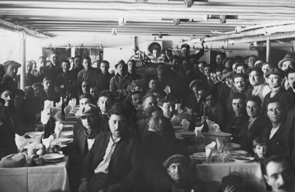 les salles à manger de 3ème classe sur le conte verde et de 1ère classe sur le saturnia. 1915-40