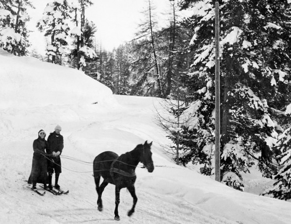 first skiers, end 800