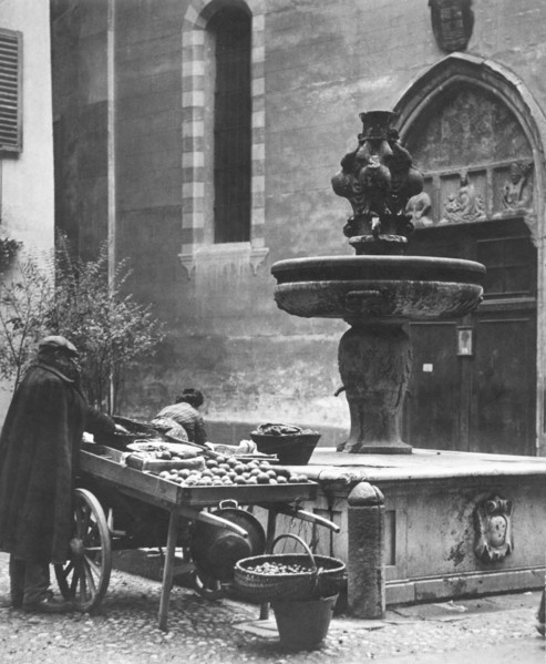 italy, lombardia, bergamo alta, via gombito, 1920-1930
