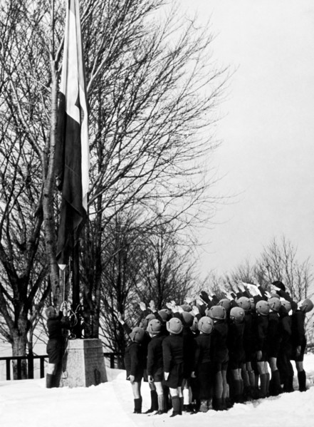 alzabandiera, 1930 1940
