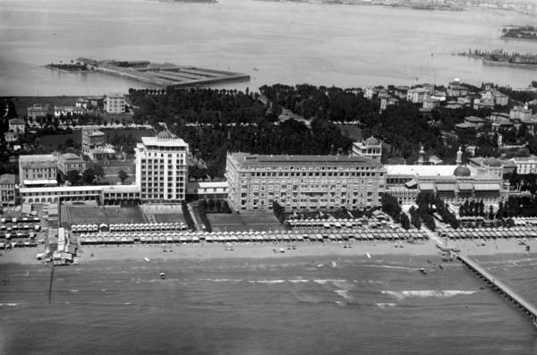 venise, lido, vue aérienne de l'hôtel excelsior palace