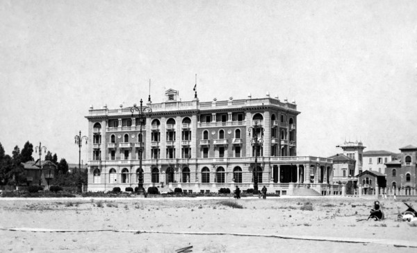 lido di cesenatico, le grand hôtel et piazzale vittorio veneto, 1910