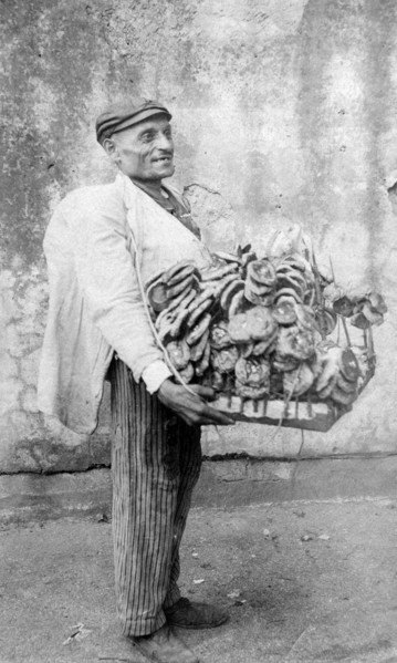 vieux métiers, vendeur bossu de beignets sucrés, 1890-1900