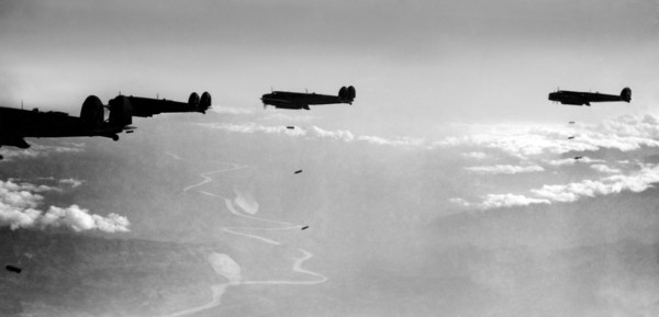 armée de l'air, largage simultané de bombes depuis des chasseurs en vol, 1940