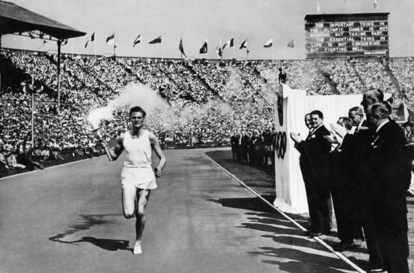 arrivée de la flamme olympique à london-wembley, 1952