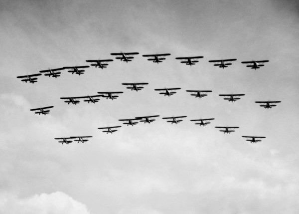 évolutions aériennes d'un avion de chasse fiat cr30, 1930